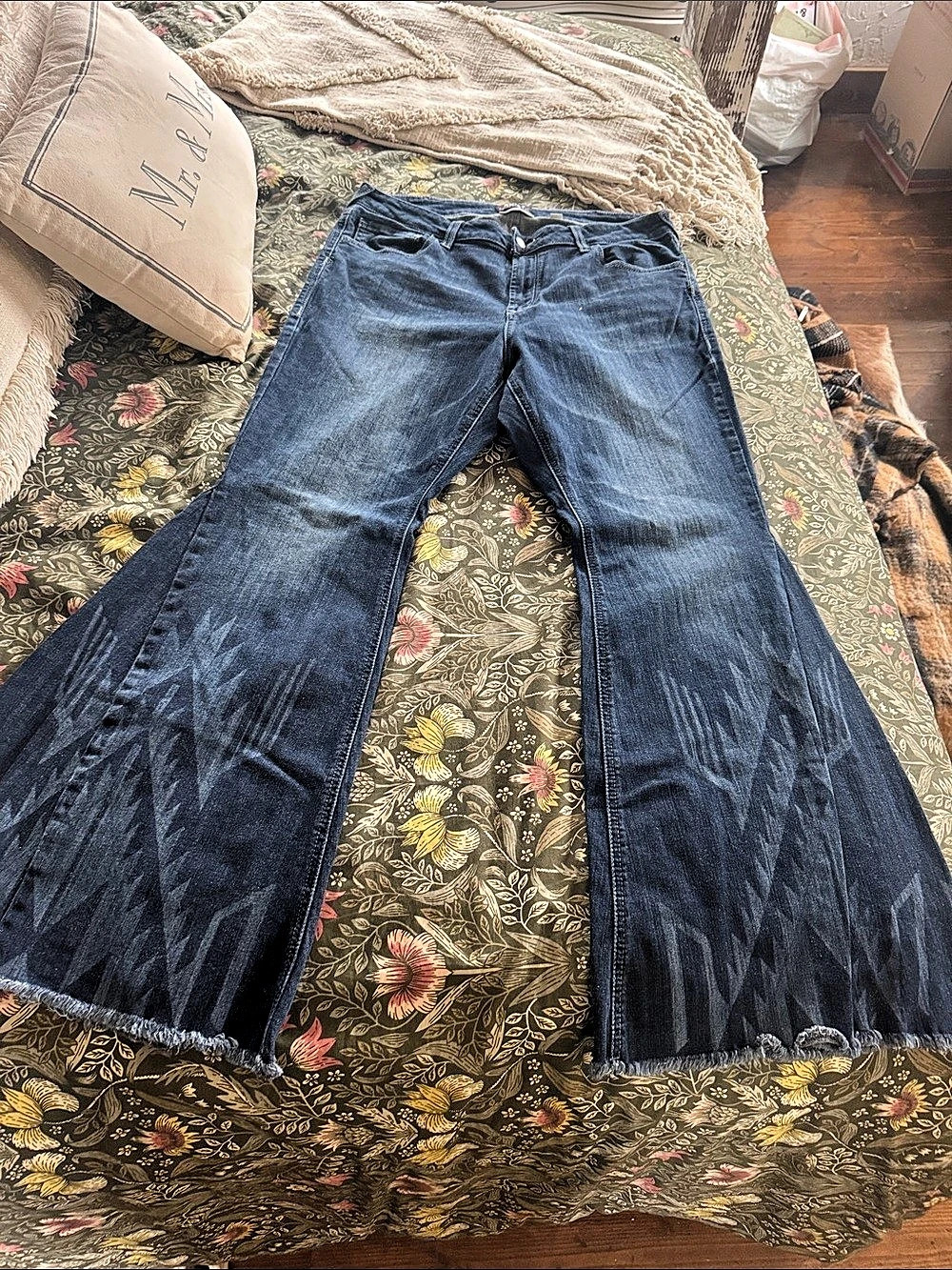 Ariat High Rise Flare Jeans in Blue Waist 33S